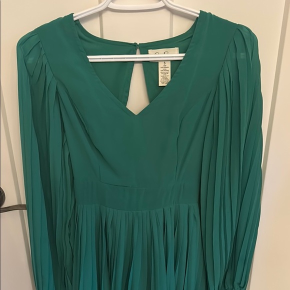 Jessica Simpson Green Pleated V-Neck  Dress with Bishop Sleeves - Picture 3 of 6